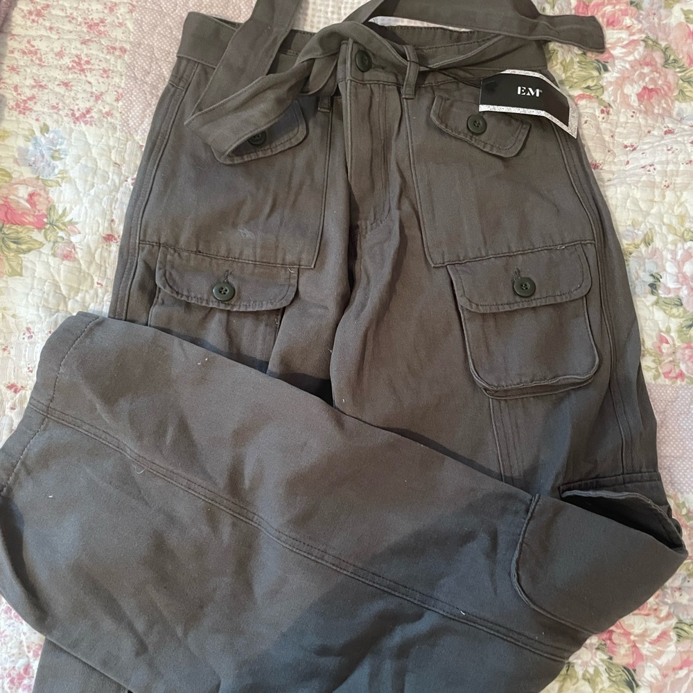 Baggy Low Rise Y2K Cargo Pants || brand new with tags & never worn